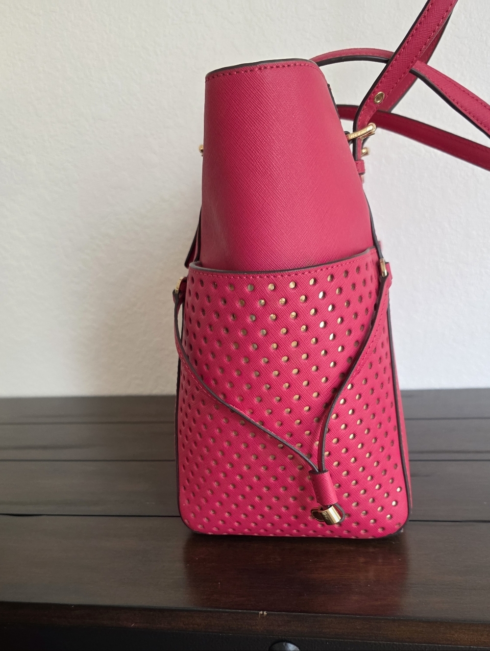 Michael Kors Voyager Pink Saffiano Leather Tote With Gold Accents - Picture 4 of 9